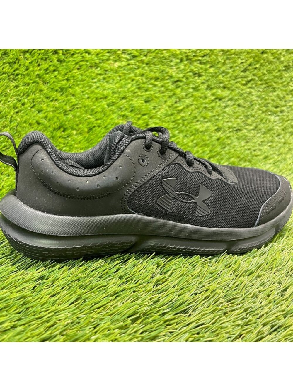 Under Armour Assert 10 AC Boys Size 5Y Black Athletic Running Shoes Sneakers